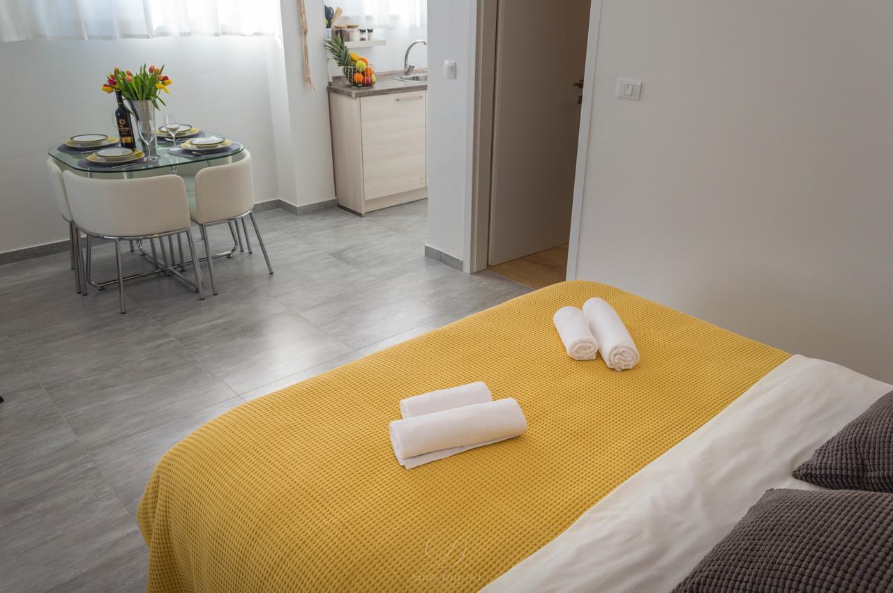 Sun Studio Apartments โตรกีร์ ภายนอก รูปภาพ