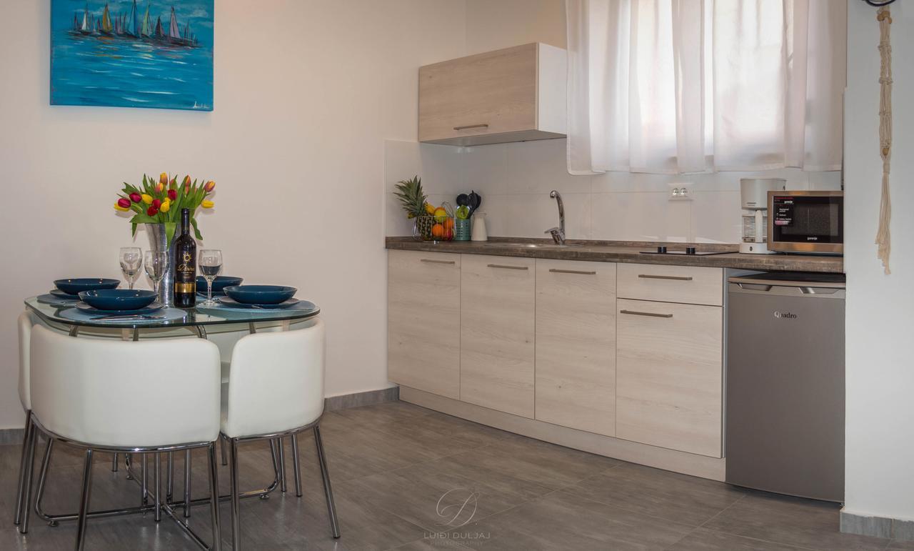 Sun Studio Apartments โตรกีร์ ภายนอก รูปภาพ