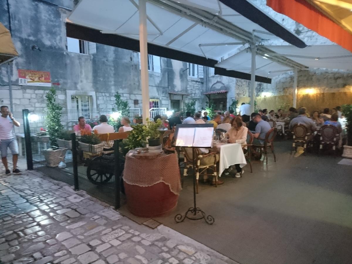 Sun Studio Apartments โตรกีร์ ภายนอก รูปภาพ